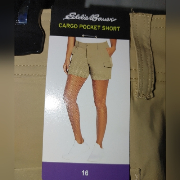 Eddie Bauer Women's Beige Cargo Shorts Size 16 - Picture 3 of 3